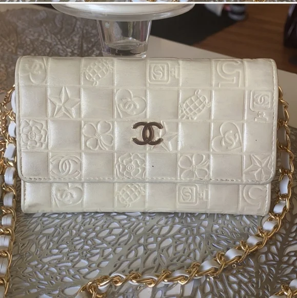Chanel Precious Symbol - Picture 2 of 11